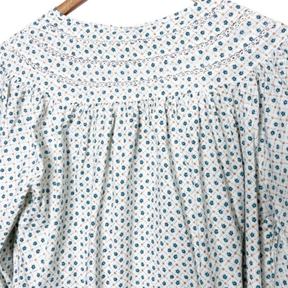 Universal Thread NWT Womens Cream Blue Floral Ditsy Lace Trim Boho Blouse Size M - Picture 5 of 8